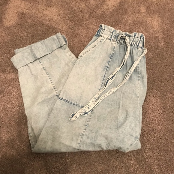 aerie Denim - Paperbag light wash denim - Pristine Condition